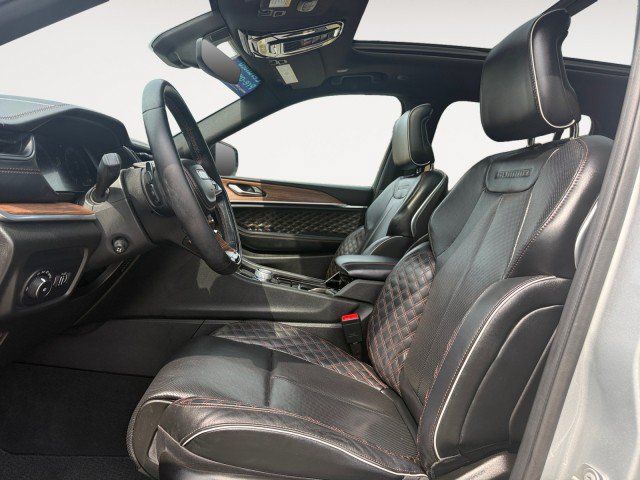 Used 2022 Jeep Grand Cherokee Summit AWD/4WD image 2