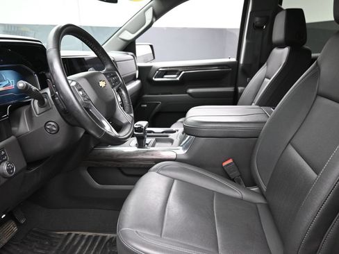 Used 2025 Chevrolet Silverado 1500 LTZ w/ Z71 Off-Road Package AWD/4WD image 17