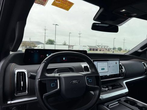Used 2025 Ford Expedition Tremor AWD/4WD image 11