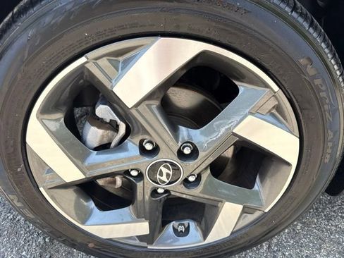 Used 2024 Hyundai Venue SEL FWD image 10