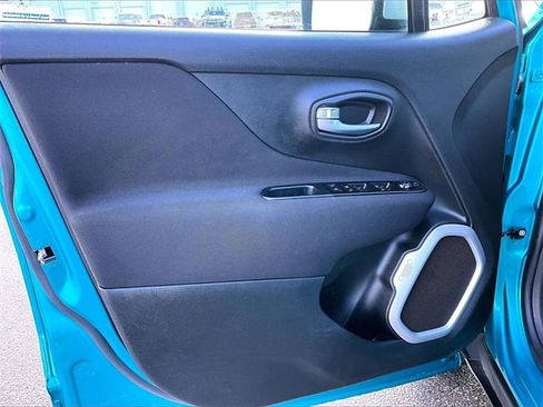 Used 2021 Jeep Renegade Latitude image 9