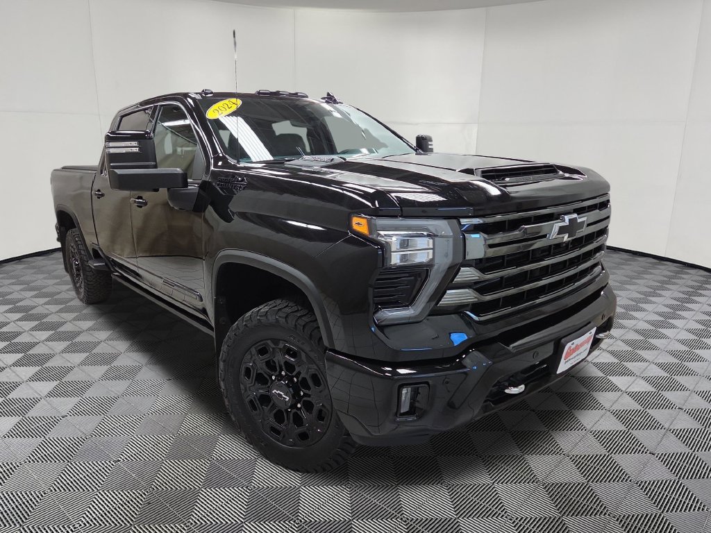 Used 2024 Chevrolet Silverado 2500 High Country w/ High Country Premium Package AWD/4WD image 3