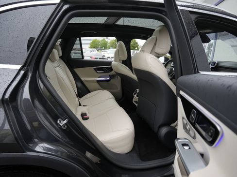 Used 2023 Mercedes-Benz GLC 300 4MATIC w/ Exclusive Trim Package image 41