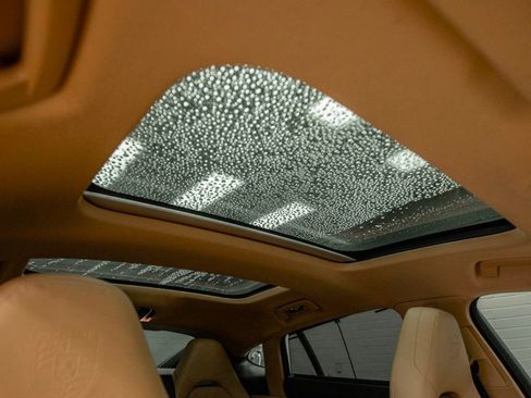 Used 2023 Porsche Panamera image 31