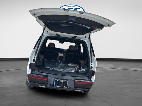New 2026 Hyundai Santa Fe Calligraphy FWD image 17