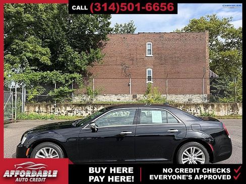 Used 2016 Chrysler 300 C RWD image 2