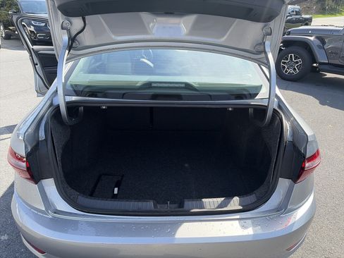 Used 2021 Volkswagen Jetta SE image 23