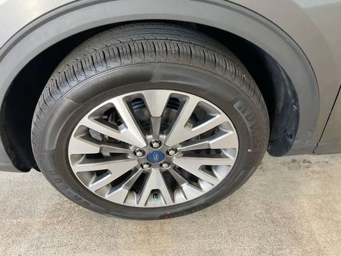 Used 2020 Ford Escape Titanium image 10