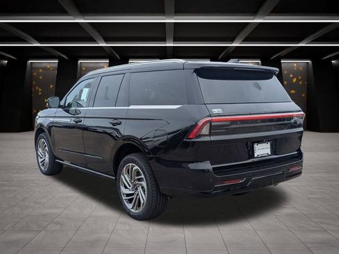 New 2025 Lincoln Navigator Reserve image 6