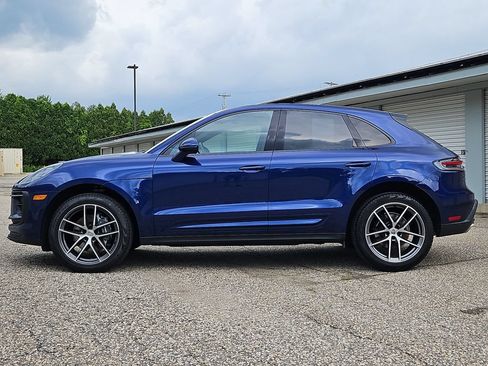 Certified 2023 Porsche Macan AWD/4WD image 2