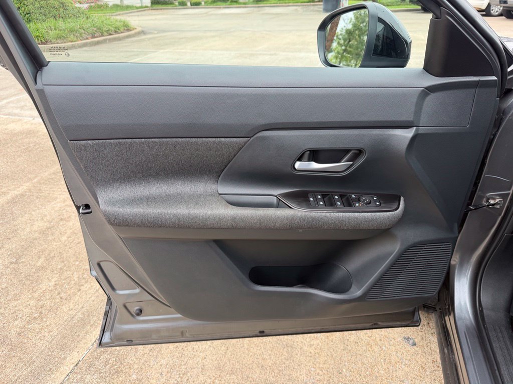 Used 2026 Nissan Kicks SV FWD image 11