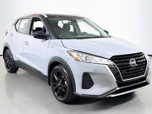 Used 2024 Nissan Kicks SV w/ Interior Electronics Package FWD image 3