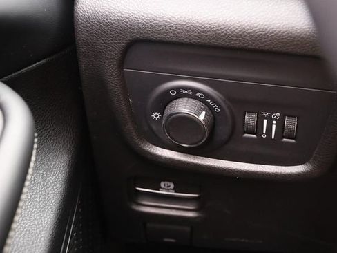 Used 2023 Jeep Grand Cherokee Altitude AWD/4WD image 20