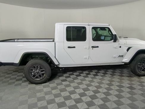 New 2026 Jeep Gladiator Sport image 4