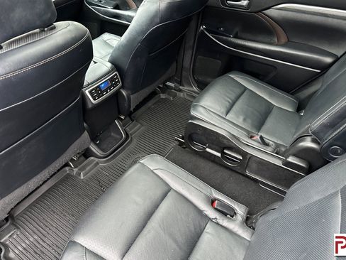 Used 2018 Toyota Highlander Limited image 14