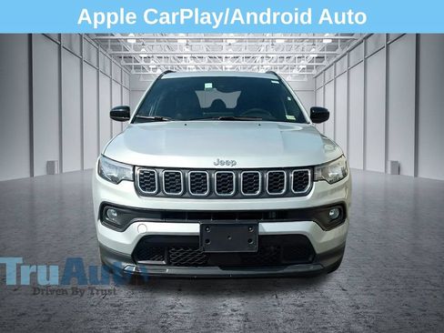 Used 2024 Jeep Compass Latitude AWD/4WD image 2