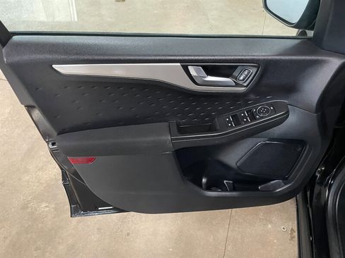 Used 2020 Ford Escape SE image 19