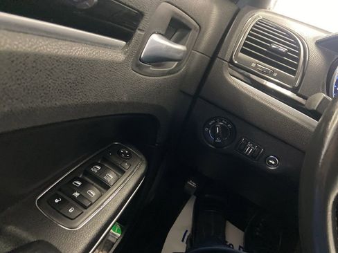 Used 2021 Chrysler 300 S image 27