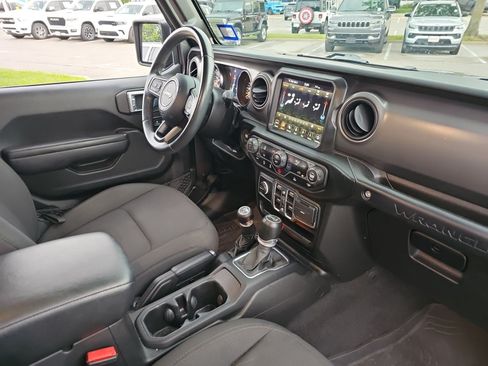 Used 2022 Jeep Wrangler Unlimited Sport AWD/4WD image 11