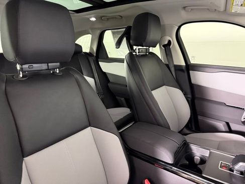 Certified 2025 Land Rover Range Rover Velar Dynamic SE image 32