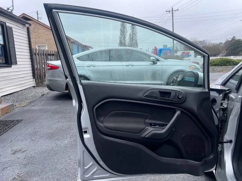 Used 2019 Ford Fiesta SE image 11