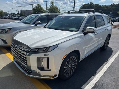 Used 2024 Hyundai Palisade Calligraphy FWD image 3