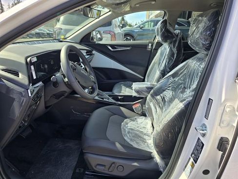 New 2025 Kia Niro EX image 8