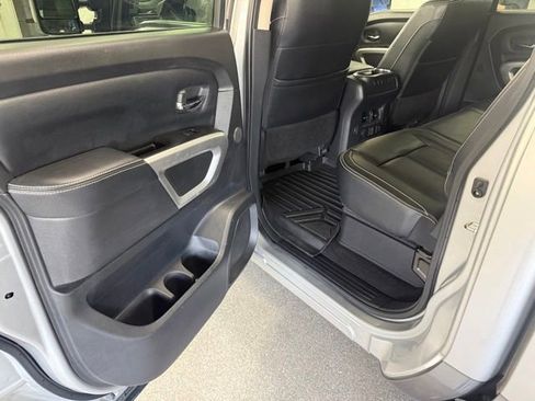 Used 2019 Nissan Titan PRO-4X w/ Pro-4x Convenience Package AWD/4WD image 17