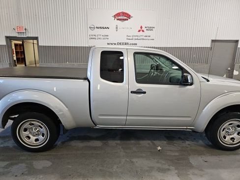 Used 2015 Nissan Frontier S image 2
