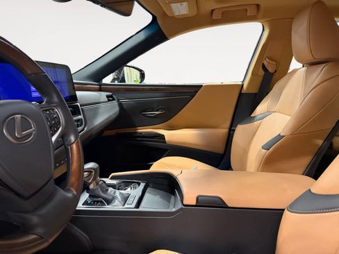 Used 2024 Lexus ES 350 w/ Luxury Package image 10