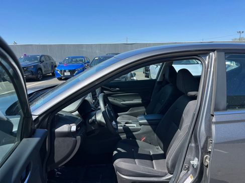 Used 2025 Nissan Altima 2.5 SV image 28