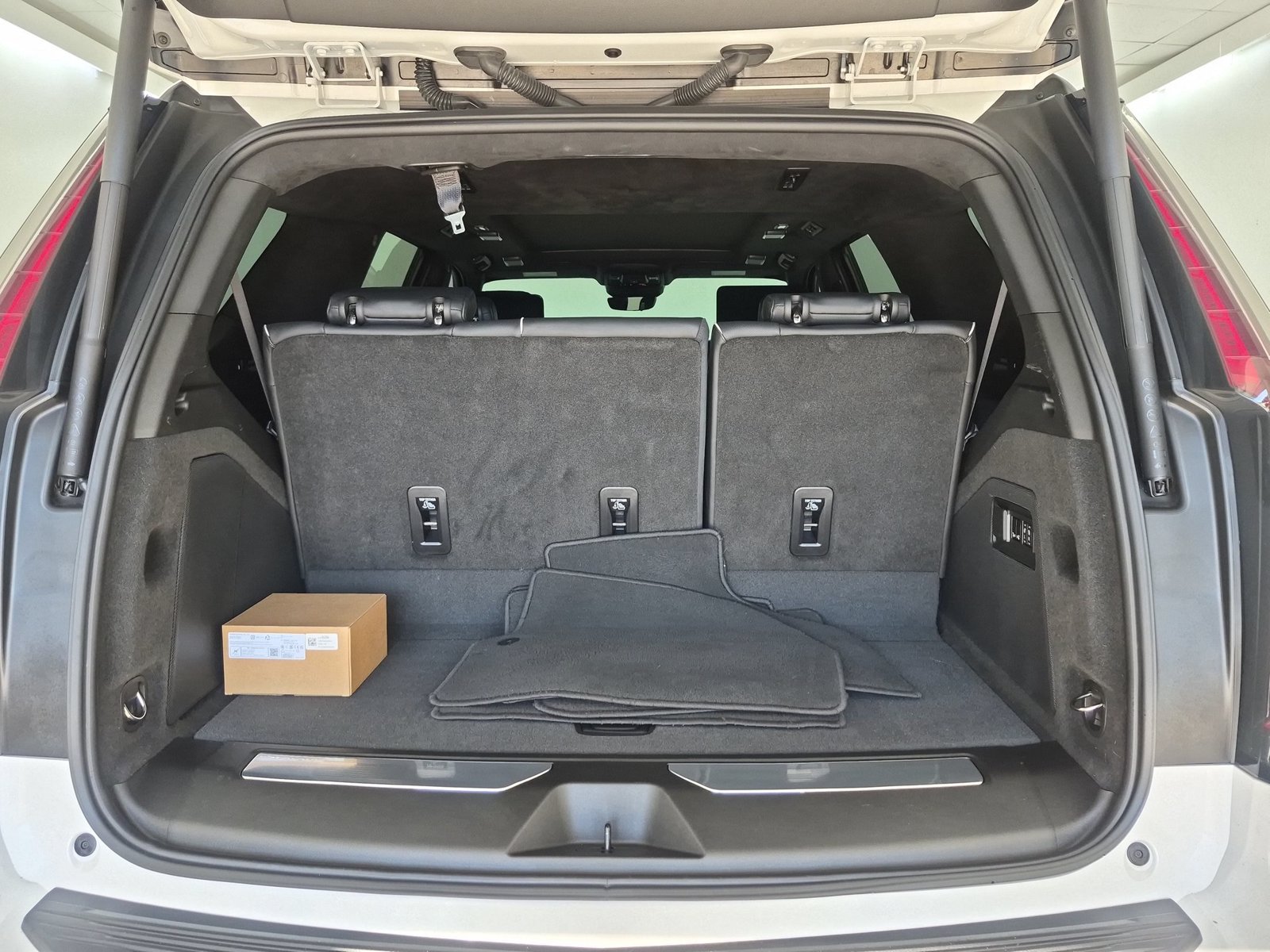Used 2024 Cadillac Escalade V w/ LPO, Floor Liner Package AWD/4WD image 10