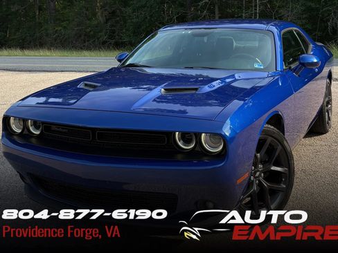 Used 2019 Dodge Challenger SXT w/ Blacktop Package RWD image 1