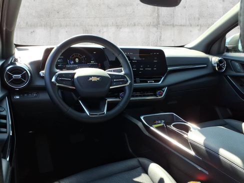 Used 2025 Chevrolet Equinox LT w/ Convenience Package II AWD/4WD image 5