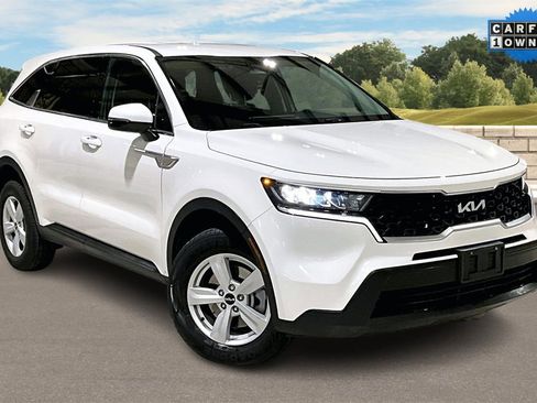Used 2022 Kia Sorento LX image 2