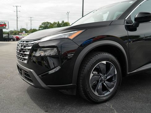 Used 2025 Nissan Rogue SV FWD image 16