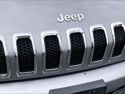 Used 2017 Jeep Cherokee Latitude w/ Safety/Convenience Group FWD image 30