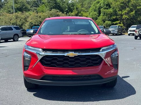 Used 2026 Chevrolet Trax LS FWD image 8