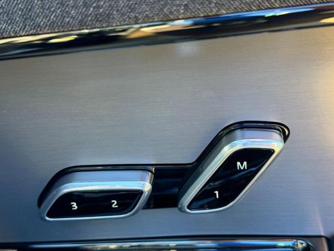 Used 2025 Land Rover Range Rover Sport SE image 20