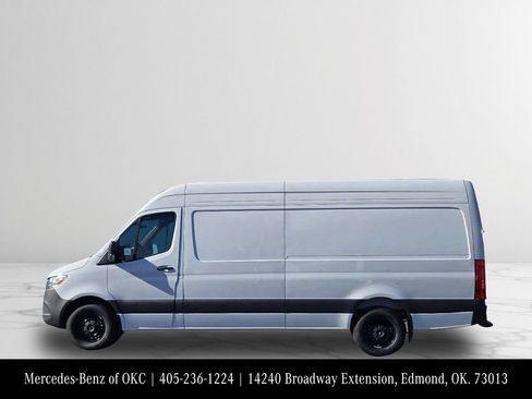 Used 2025 Mercedes-Benz Sprinter 2500 image 3