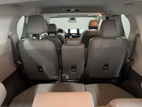Used 2021 Toyota Sienna XLE FWD image 35