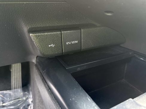 Used 2020 Toyota Camry SE FWD image 32