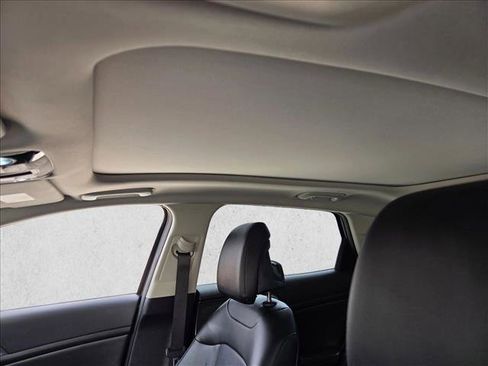 Used 2023 Kia Sportage SX image 15