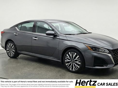 Used 2025 Nissan Altima 2.5 SV FWD image 1