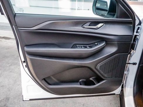 New 2025 Jeep Grand Cherokee L Laredo w/ Luxury Tech Group I image 23