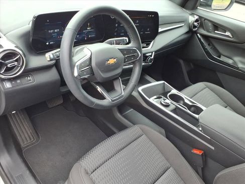 Used 2026 Chevrolet Equinox LT FWD image 12