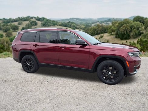 Used 2022 Jeep Grand Cherokee L Limited AWD/4WD image 13