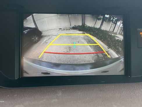 Used 2017 Lexus ES 300h w/ Luxury Package FWD image 4