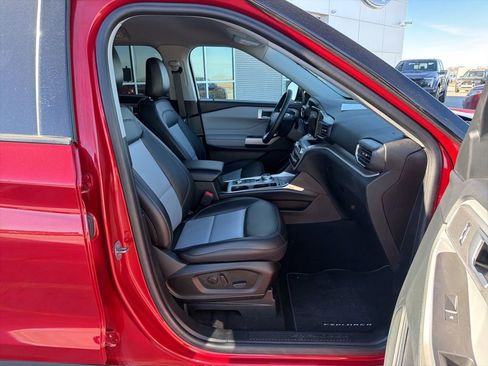 Used 2024 Ford Explorer XLT w/ Equipment Group 202A image 27