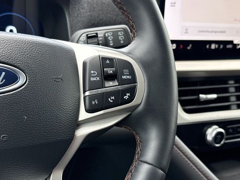 Used 2025 Ford Explorer Active RWD image 15